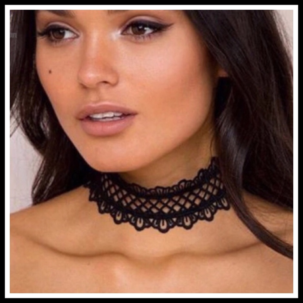🆕 Black Lace Choker
